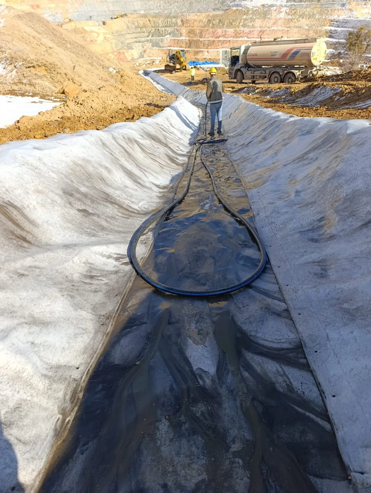 Öksüt Maden Sahası Rulo Beton® Kuşaklama Kanalı Uygulaması